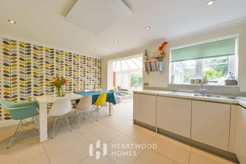 24 Orient Close, St Albans, AL1 1AJ