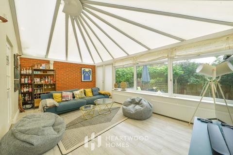 24 Orient Close, St Albans, AL1 1AJ