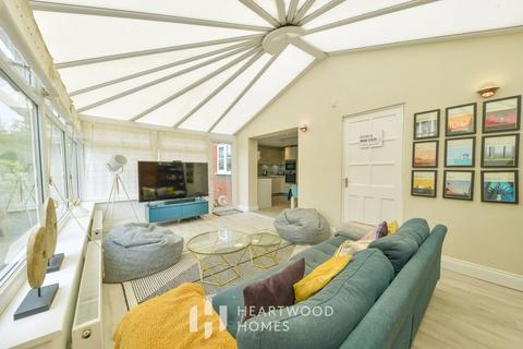 24 Orient Close, St Albans, AL1 1AJ