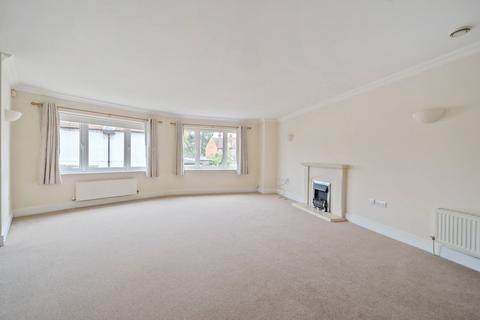 2 bedroom flat for sale, Portsmouth Road, Cobham, KT11