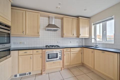 2 bedroom flat for sale, Portsmouth Road, Cobham, KT11