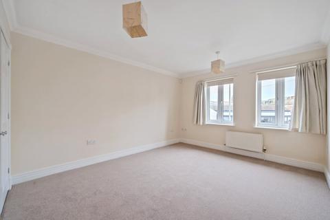 2 bedroom flat for sale, Portsmouth Road, Cobham, KT11