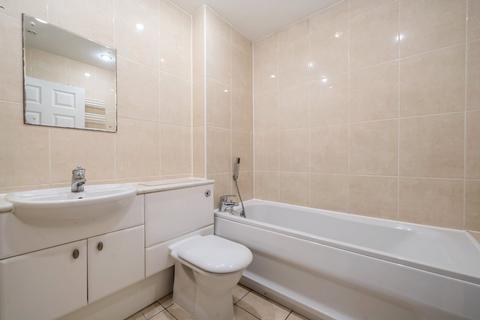 2 bedroom flat for sale, Portsmouth Road, Cobham, KT11