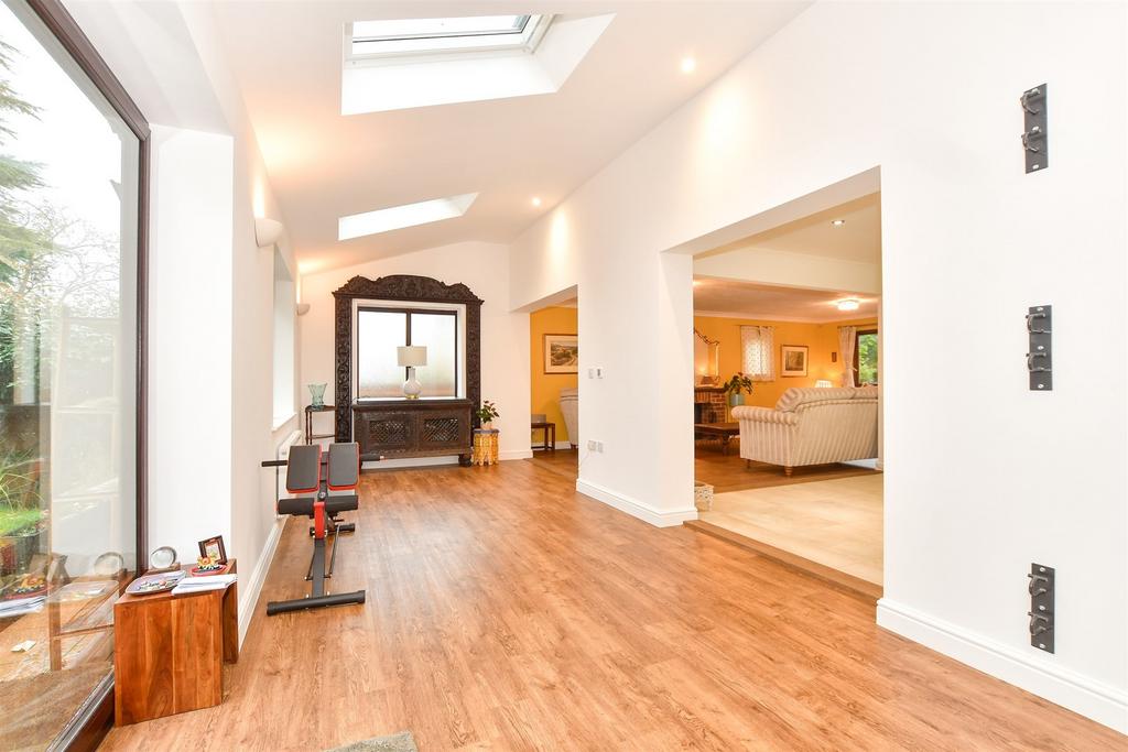 Kitchen/Dining Area