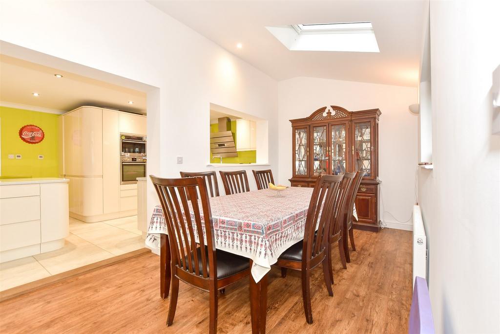 Kitchen/Dining Area