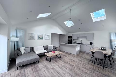37 Ashington Drive, Bury, BL8 2TS