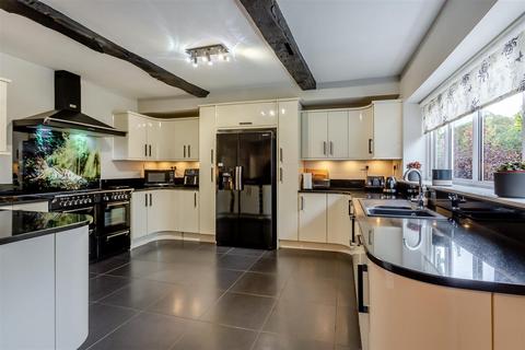 4 bedroom detached house for sale, High Street, Newent GL18