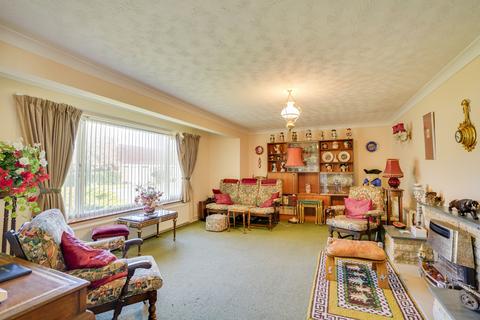 2 bedroom detached bungalow for sale, Thorns Close, Newmarket CB8