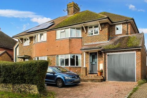 32 Caburn Crescent, Lewes, BN7 1NR
