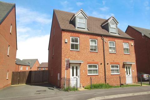 3 bedroom townhouse to rent, Greenock Crescent, Wolverhampton WV4