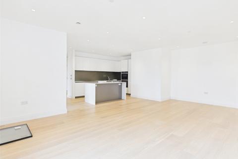 3 bedroom apartment to rent, Pinewood Gardens, Teddington