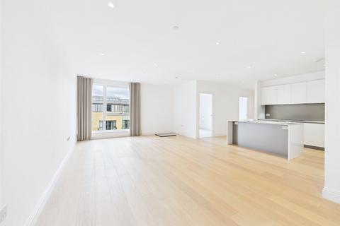 3 bedroom apartment to rent, Pinewood Gardens, Teddington