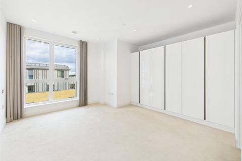3 bedroom apartment to rent, Pinewood Gardens, Teddington
