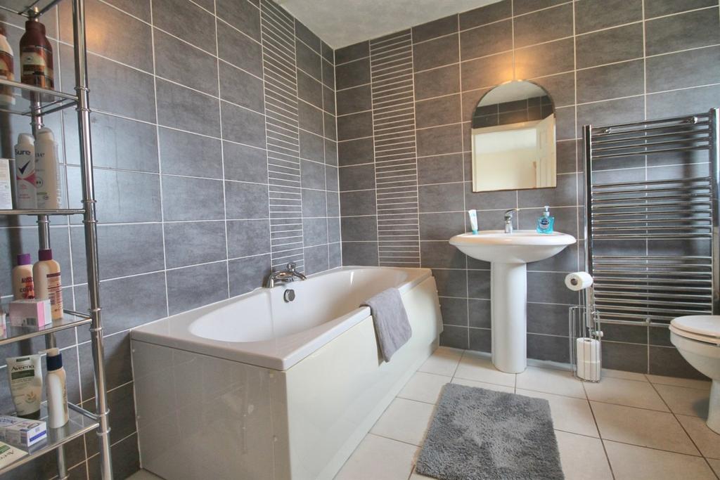 En-Suite Bathroom