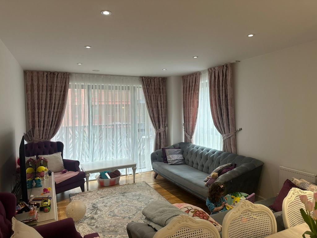 2 Bedroom Modern Apartment For Sale E14