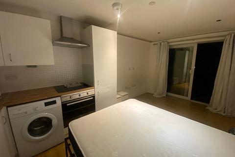 Studio to rent, 109A High Road, London N22