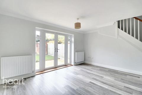 2 bedroom terraced house for sale, Wyses Mews, Romford, RM1 2EW