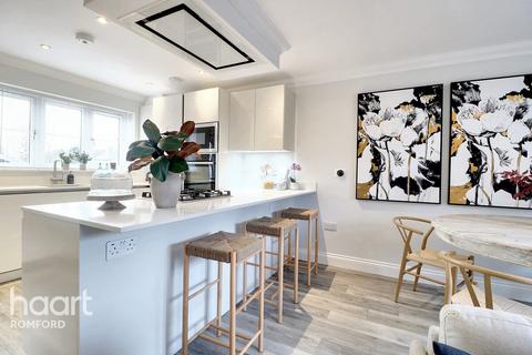 4 Wyses Mews, Romford, RM1 2EW