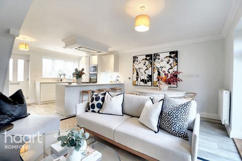 4 Wyses Mews, Romford, RM1 2EW