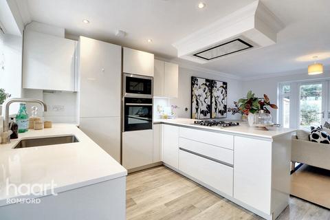 4 Wyses Mews, Romford, RM1 2EW