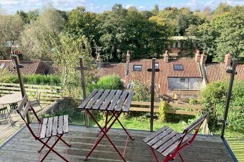 2 bedroom semi-detached house to rent, Castle Road, Pickering