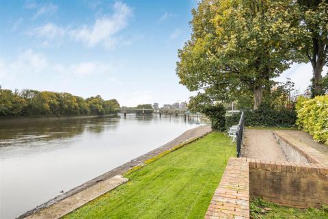 undefined, Hartington Court, Chiswick, W4