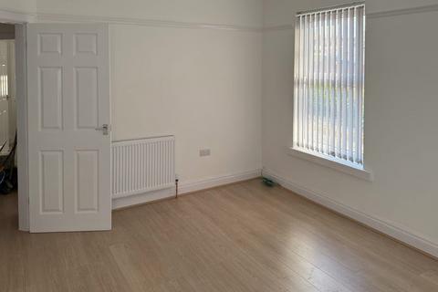 2 bedroom flat to rent, Upland Road, Leeds LS8