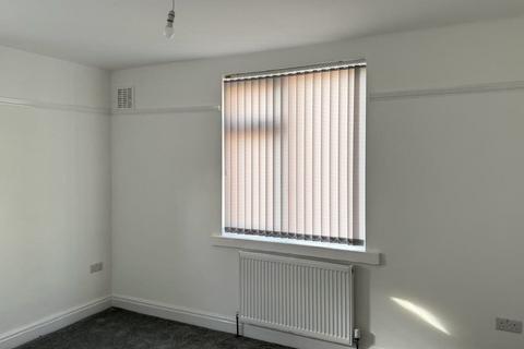 2 bedroom flat to rent, Upland Road, Leeds LS8