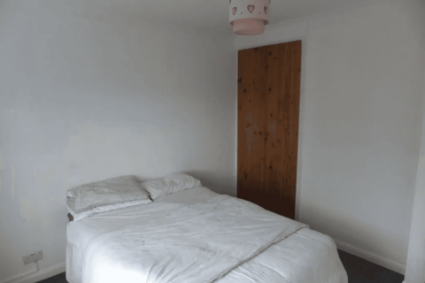 5 bedroom end of terrace house to rent, Melville Avenue, South Croydon, CR2