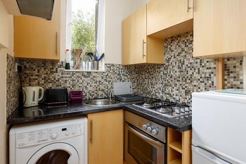 2 bedroom flat to rent, Milton Street, Edinburgh EH8