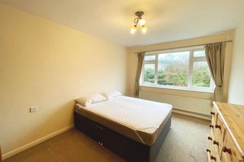 2 bedroom maisonette for sale, Meadow Court Moor Lane, Staines, TW18