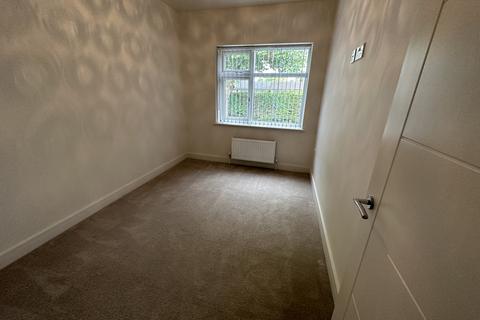 2 bedroom flat to rent, 5 Bowfell Road, M41 5RW