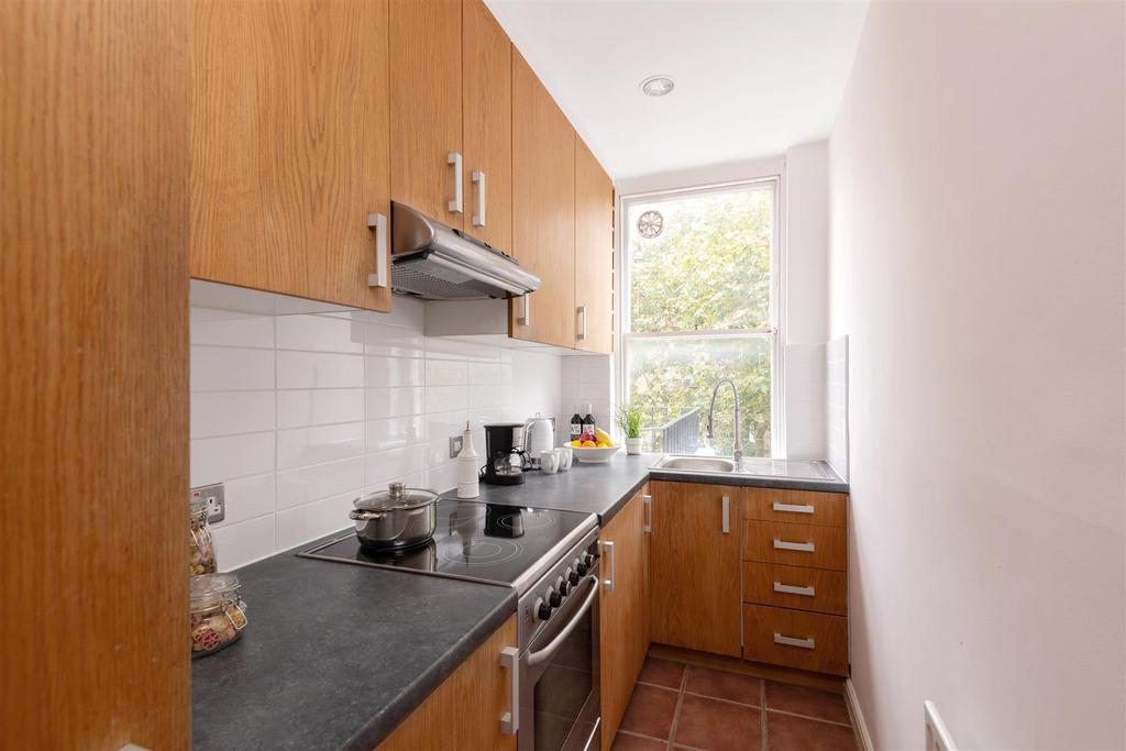 Flat 2, 24 Nevern Place Lo 8.jpg