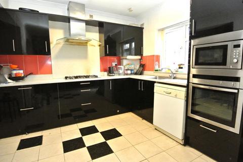 5 bedroom terraced house for sale, Trinity Road, Southall UB1