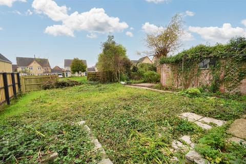 2 bedroom detached bungalow for sale, Common Mead Avenue, Gillingham