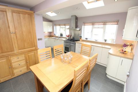 4 bedroom detached house for sale, Carlton Avenue, Leicester LE19