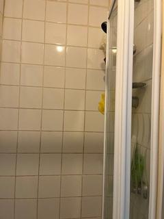 Studio to rent, High Street, Edgware HA8