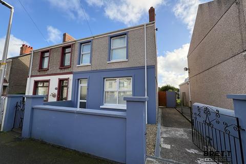 3 bedroom semi-detached house to rent, 7 Eastleigh Drive, Milford Haven, Pembrokeshire. SA73 2LX