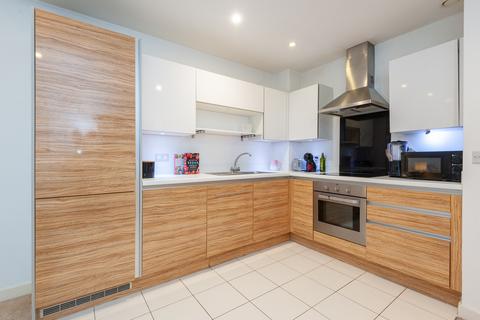 2 bedroom apartment for sale, Aventine Avenue, Mitcham, CR4