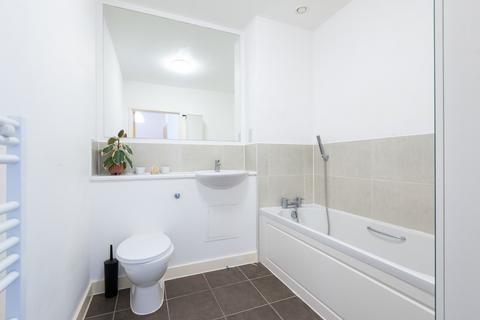 2 bedroom apartment for sale, Aventine Avenue, Mitcham, CR4