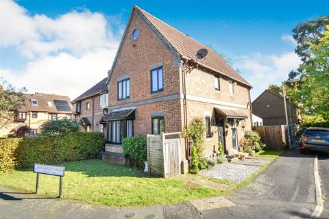 2 bedroom end of terrace house for sale, Hop Garden Road, Hampshire RG27