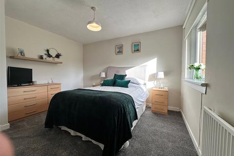 9 Broomfauld Gardens, Dumbarton, G82 2LB