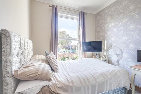 25 Lifstan Way, Southend-on-sea, SS1 2YA