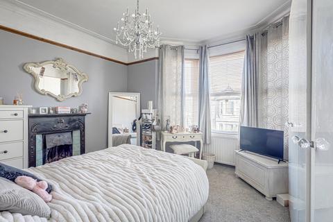 25 Lifstan Way, Southend-on-sea, SS1 2YA