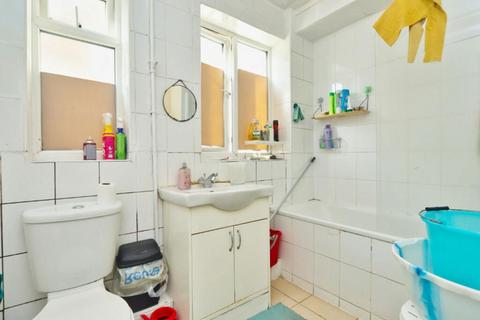36a High Road, Chadwell Heath, Romford, RM6 6PR