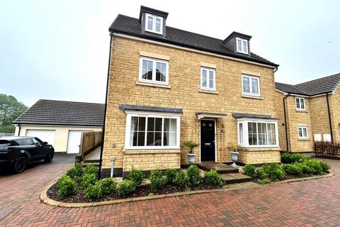 5 bedroom detached house to rent, Albion Crescent, Corsham