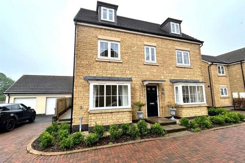 5 bedroom detached house to rent, Albion Crescent, Corsham