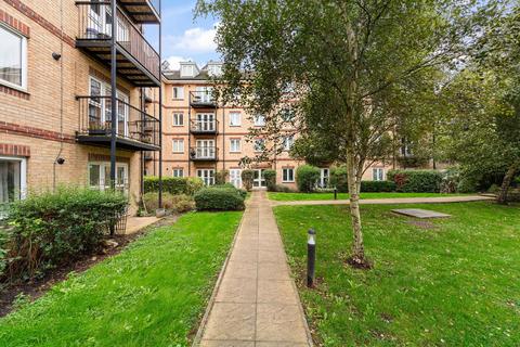 2 bedroom flat for sale, Worcester Close, London SE20