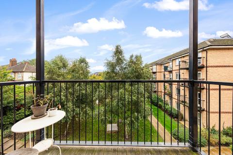 2 bedroom flat for sale, Worcester Close, London SE20