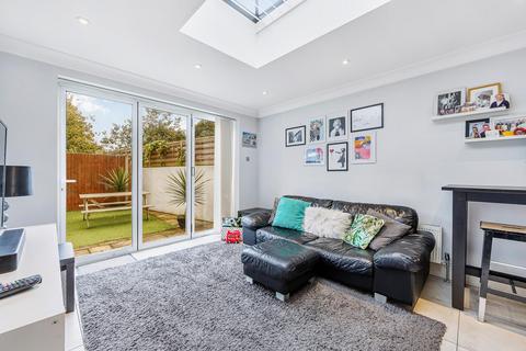 3 bedroom flat for sale, Windmill Road, Brentford, TW8